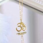Halskette mit dem Yogasymbol OM in Gold